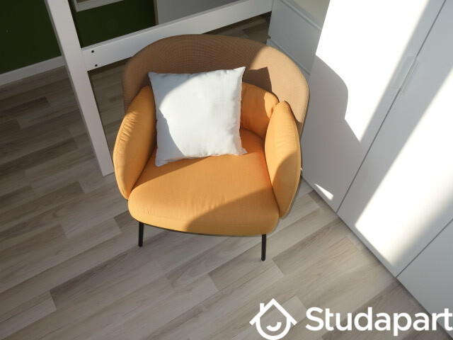 Chambre - 75 m² - 1 pièce