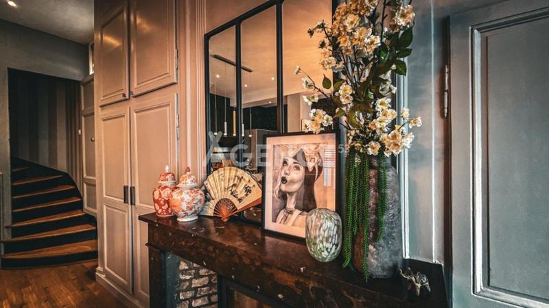 Maison bourgeoise - 250 m² - 9 pièces