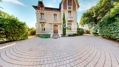 Maison - 299 m² - 7 pièces