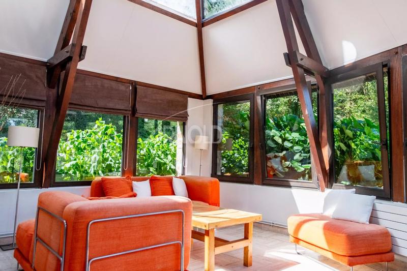 Maison - 266 m² - 9 pièces