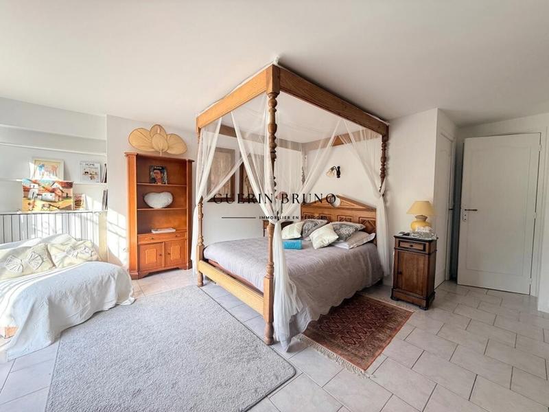 Propriété - 364 m² - 10 pièces