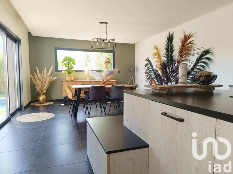 Maison - 230 m² - 7 pièces