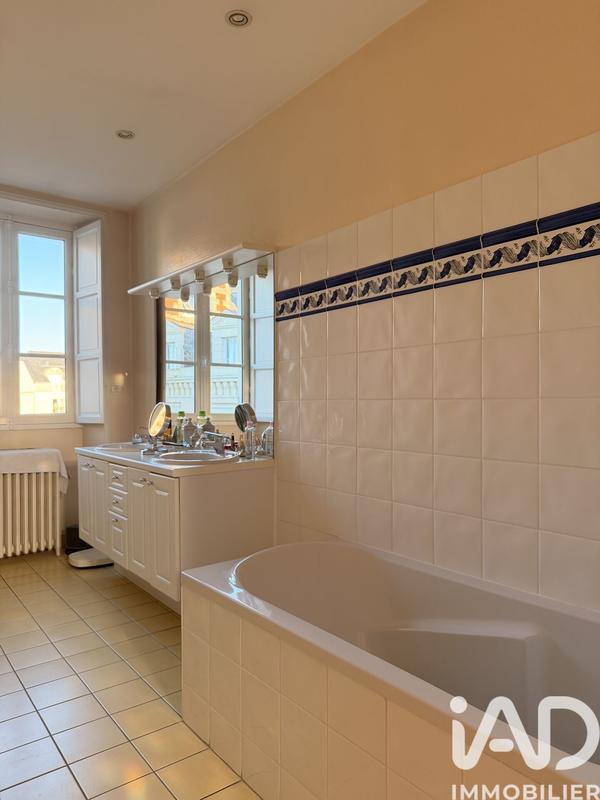 Maison - 246 m² - 6 pièces