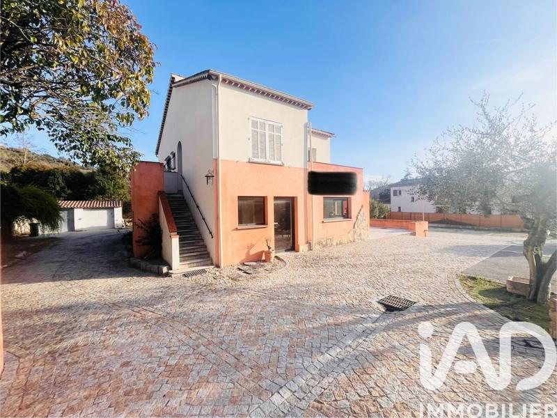 Maison - 245 m² - 12 pièces