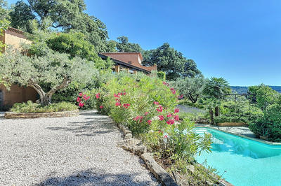 Villa - 180 m² - 6 pièces