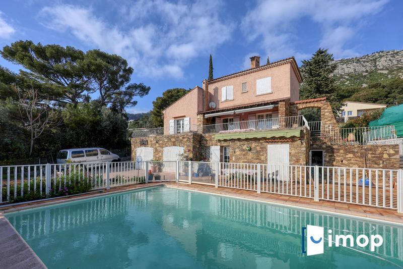 Villa - 201 m² - 11 pièces