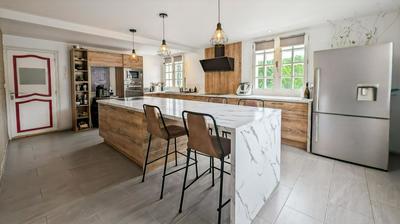Maison - 270 m² - 10 pièces
