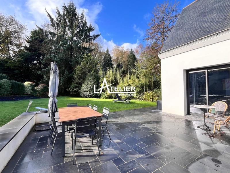 Maison - 210 m² - 10 pièces