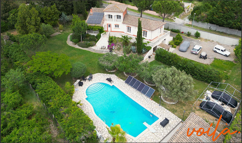 Maison - 220 m² - 6 pièces