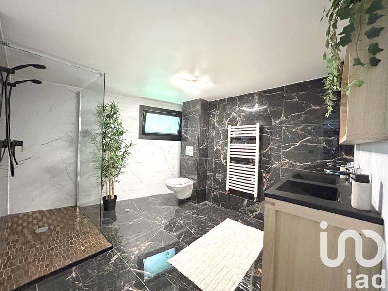 Maison - 204 m² - 7 pièces