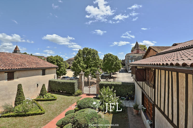 Maison en pierre - 267 m² - 5 pièces