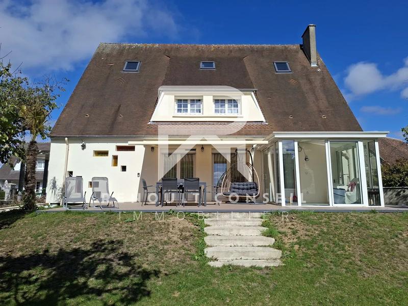 Maison - 221 m² - 9 pièces