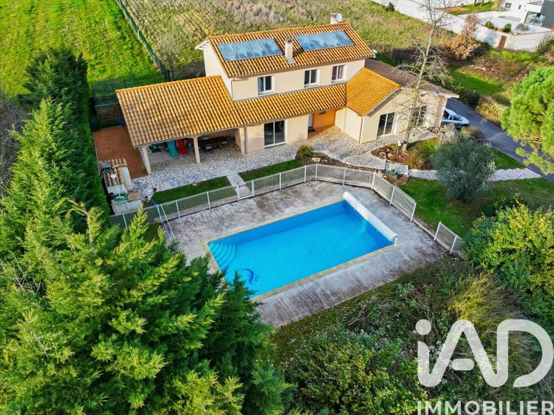 Maison - 217 m² - 8 pièces