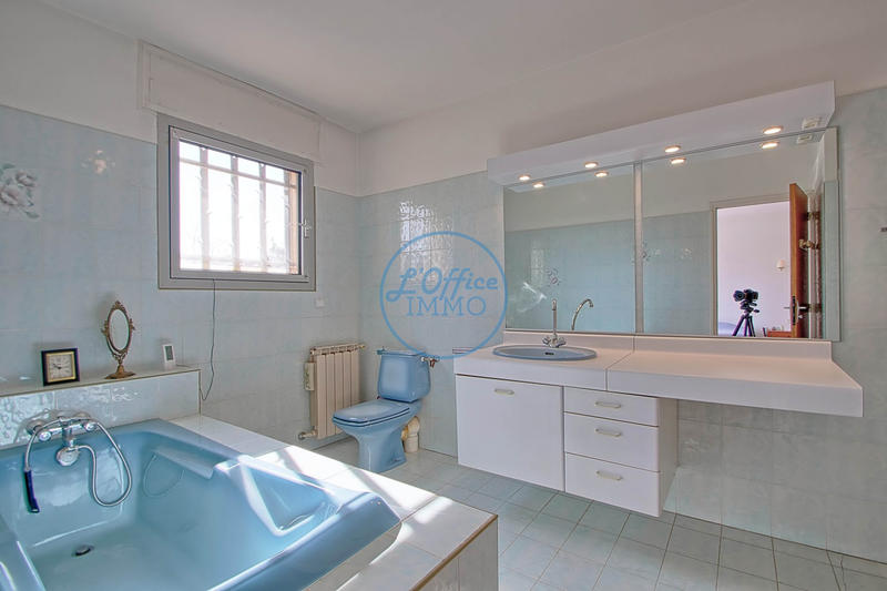 Villa - 200 m² - 7 pièces