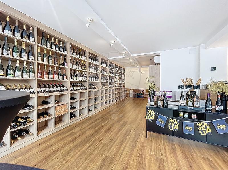 Magasins - 97 m² - 4 pièces