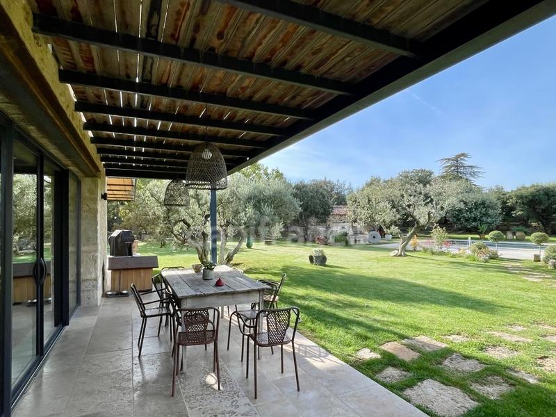 Maison - 240 m² - 7 pièces