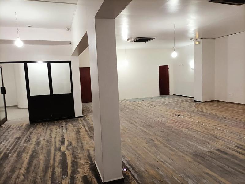Local commercial - 255 m² - 4 pièces