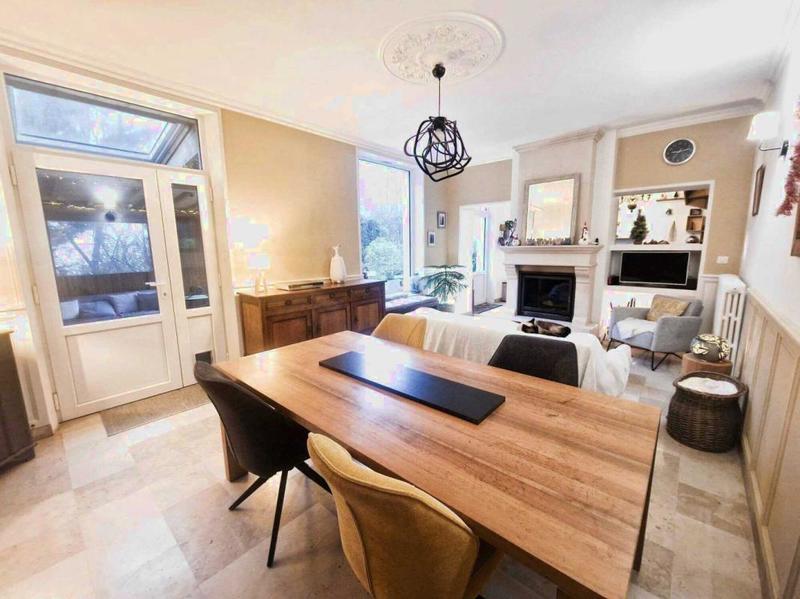 Propriété - 259 m² - 9 pièces