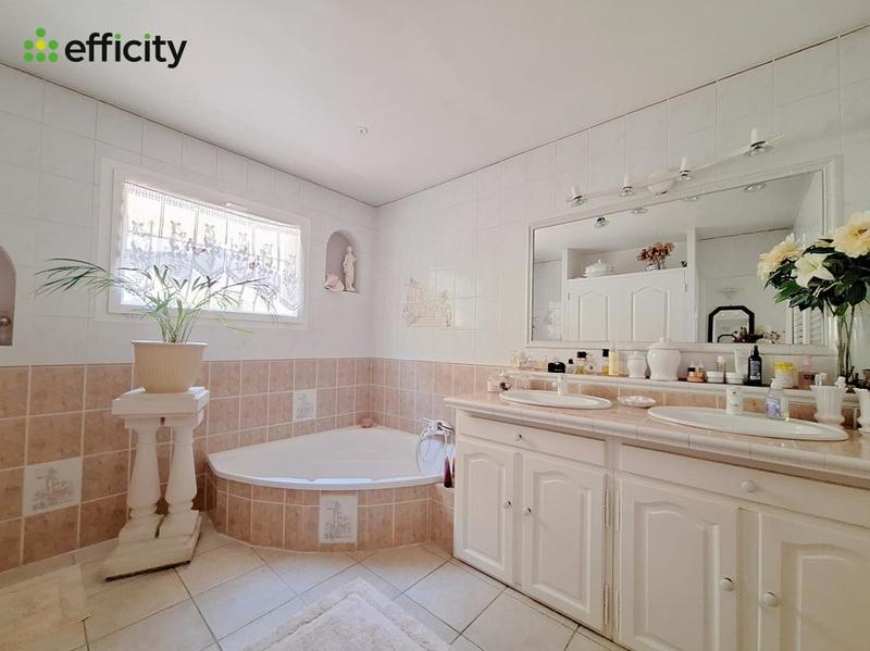 Villa - 168 m² - 6 pièces