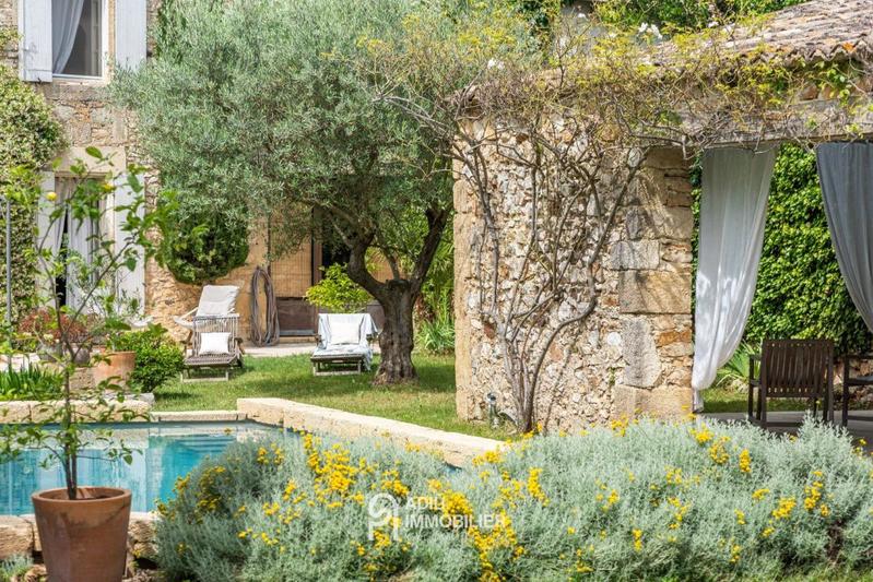 Mas - 300 m² - 7 pièces