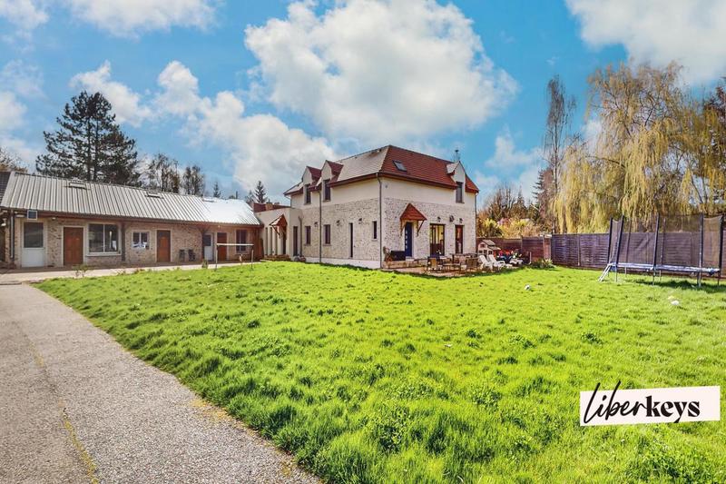 Maison - 335 m² - 13 pièces