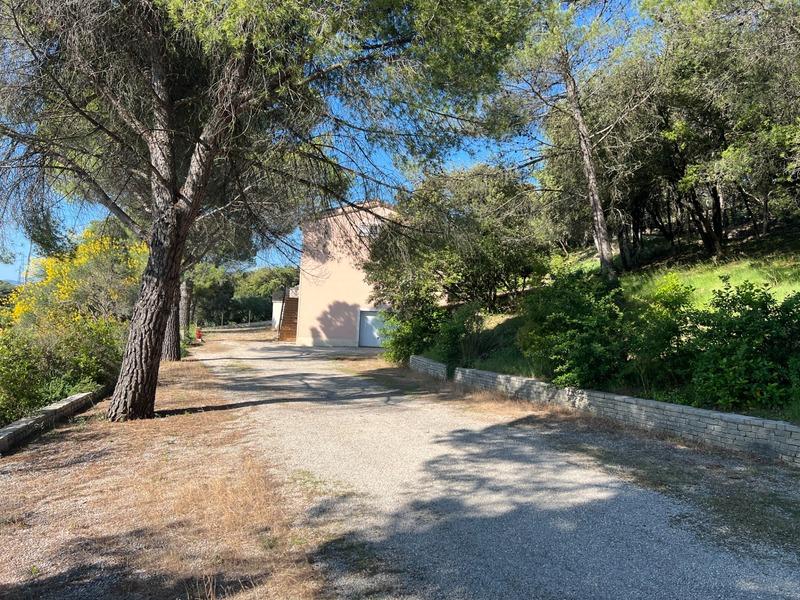 Maison - 260 m² - 6 pièces