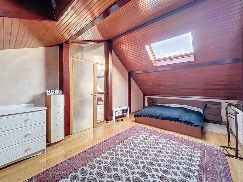 Maison - 220 m² - 7 pièces