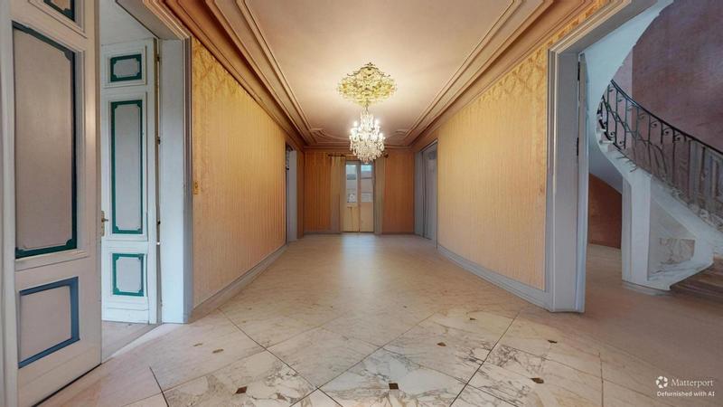 Maison - 250 m² - 7 pièces