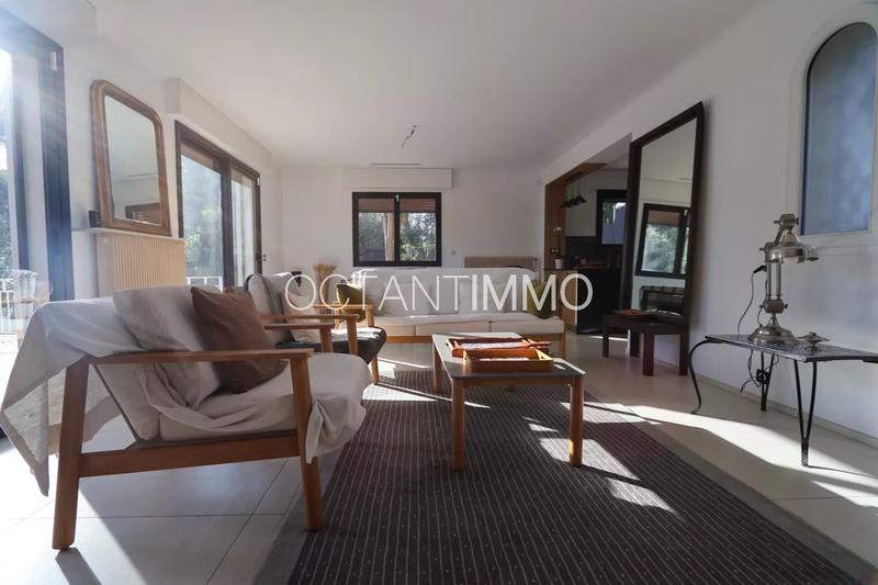 Maison - 220 m² - 5 pièces