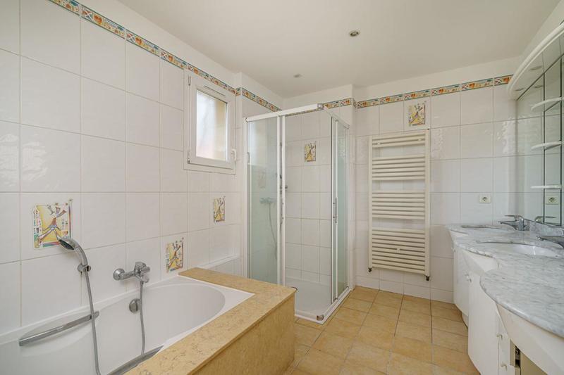 Maison - 200 m² - 6 pièces