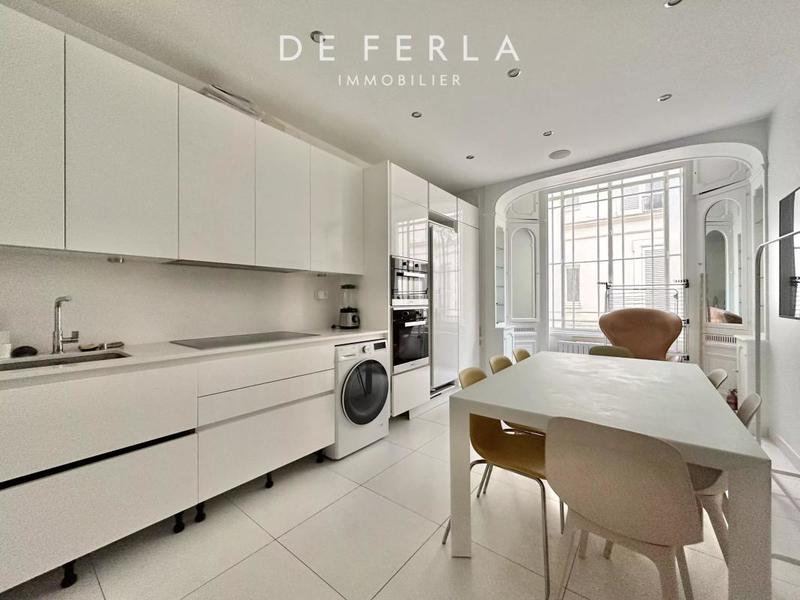 Appartement - 241 m² - 7 pièces