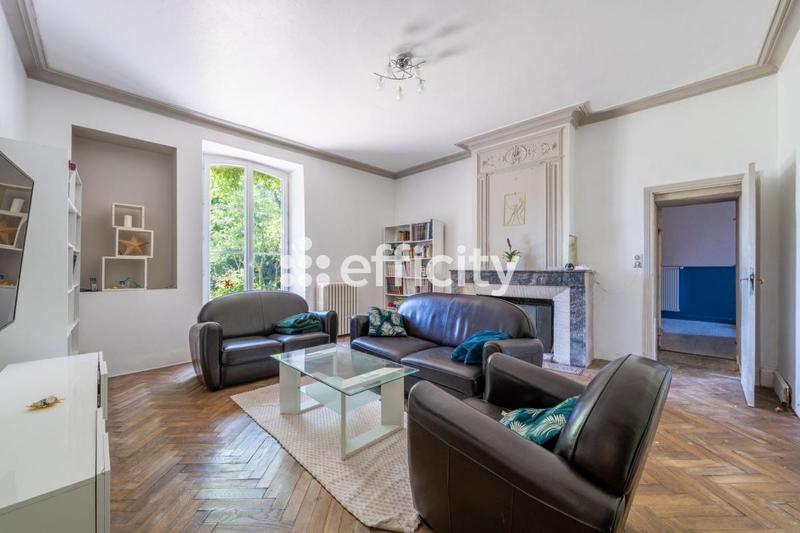 Maison - 300 m² - 8 pièces