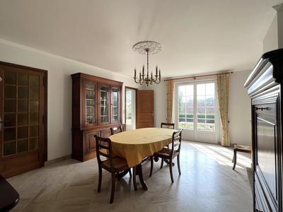 Maison - 233 m² - 7 pièces