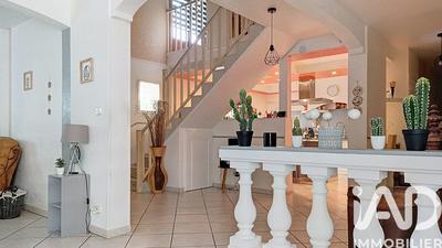 Maison - 244 m² - 9 pièces