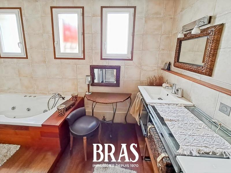 Appartement - 141 m² - 4 pièces