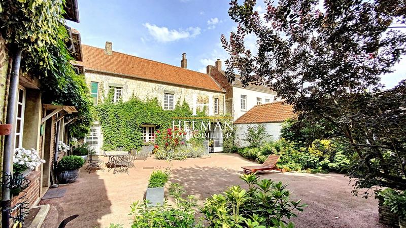 Maison - 360 m² - 15 pièces