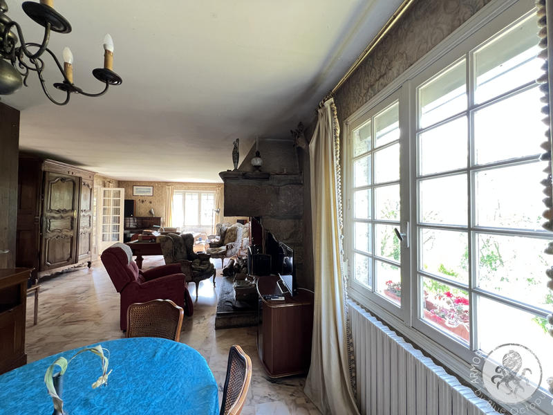 Maison - 245 m² - 10 pièces