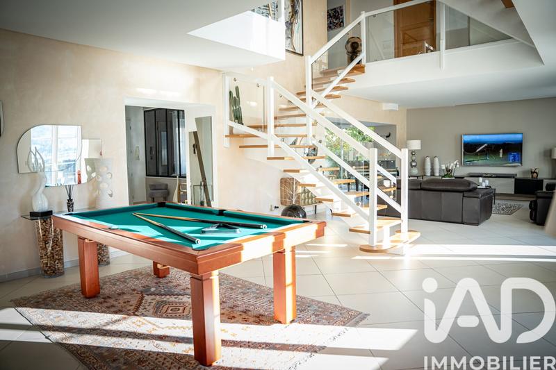 Maison - 332 m² - 6 pièces