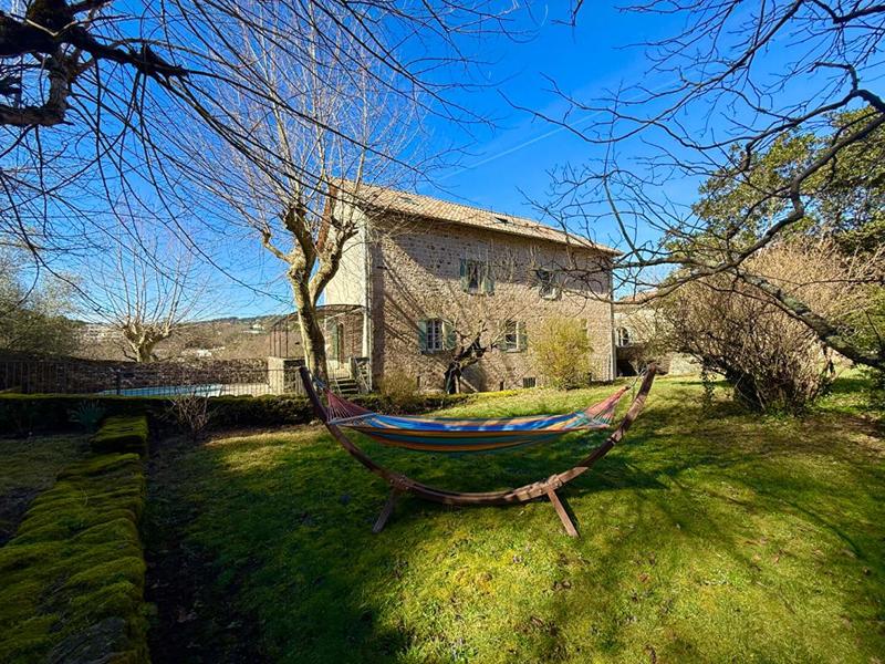 Demeure - 369 m² - 12 pièces