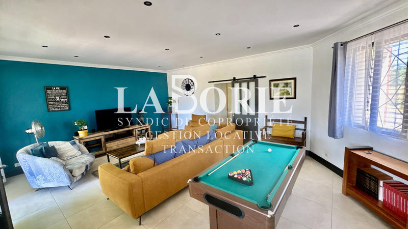 Maison - 250 m² - 5 pièces