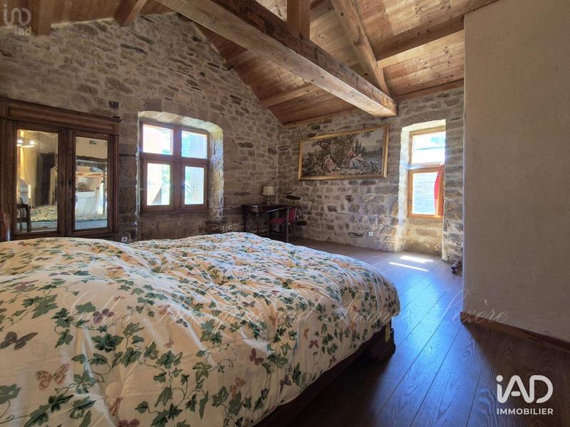 Maison - 415 m² - 16 pièces