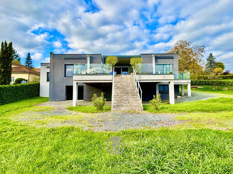 Villa - 200 m² - 7 pièces