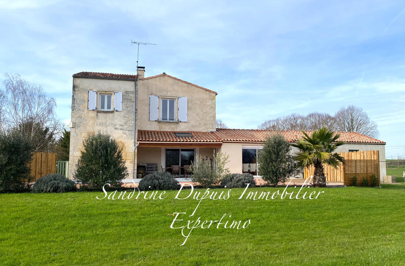 Maison - 230 m² - 9 pièces