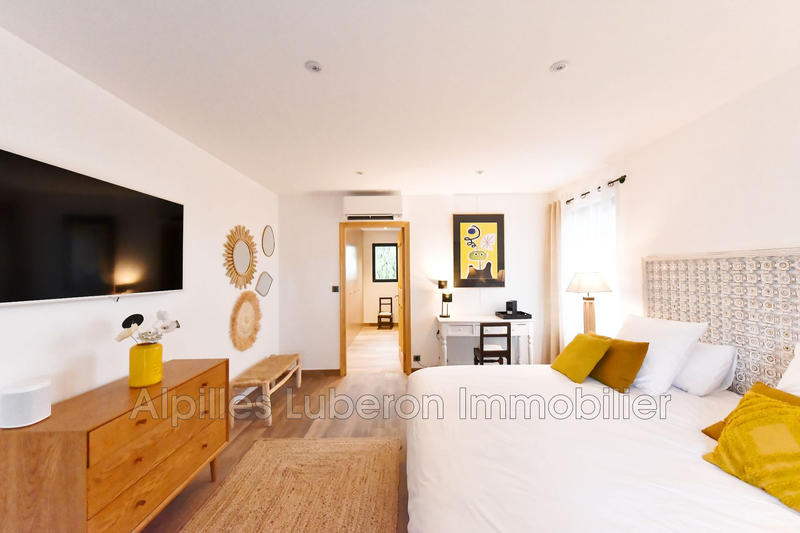 Propriété - 250 m² - 6 pièces