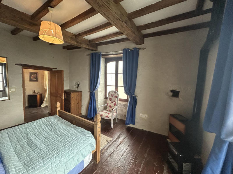 Maison en pierre - 217 m² - 6 pièces