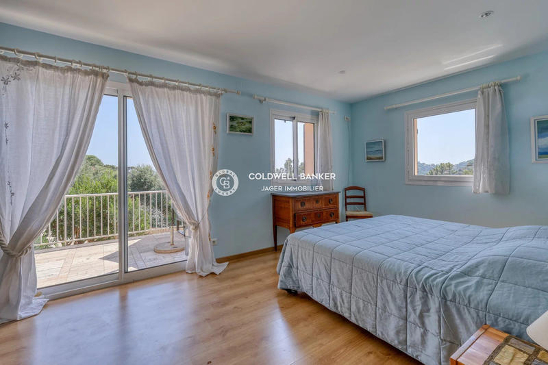 Villa - 300 m² - 8 pièces