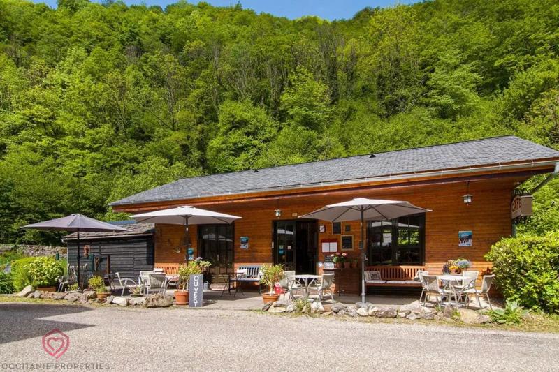 Propriété - 280 m² - 11 pièces