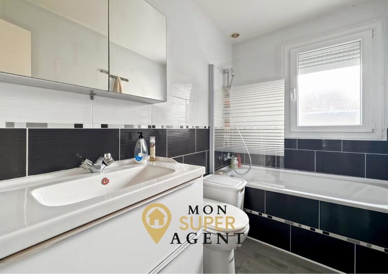 Maison - 96 m² - 5 pièces