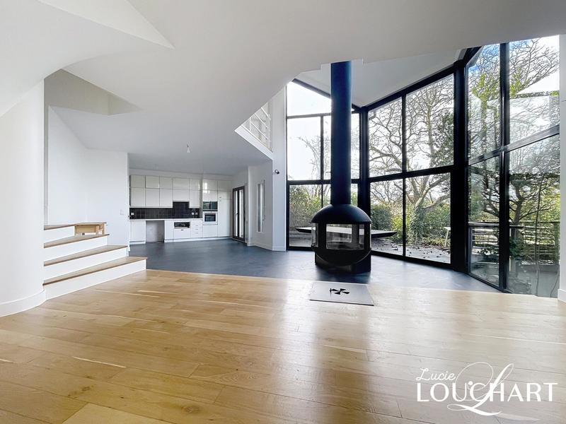 Maison - 230 m² - 8 pièces