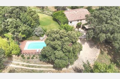 Propriété - 250 m² - 10 pièces